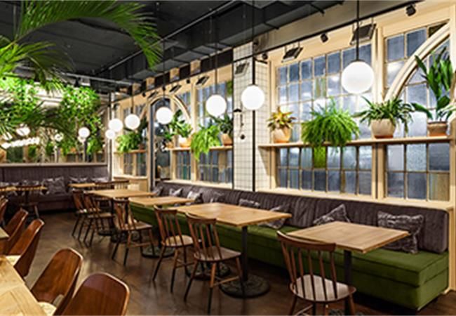 裝修公司認(rèn)為合肥餐飲店裝修餐廳翻新怎么設(shè)計(jì)比較好？