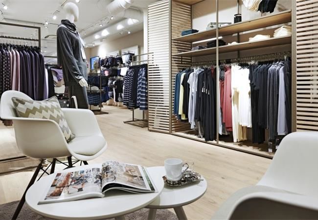 合肥服裝店裝修櫥窗怎么設(shè)計？裝修公司教你打造門面藝術(shù)設(shè)計