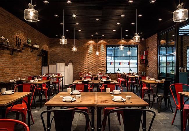 合肥火鍋店設(shè)計(jì)公司，loft風(fēng)格火鍋店裝修如何選好家具配飾？